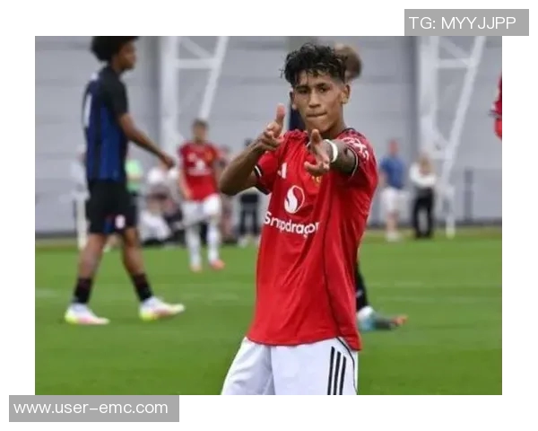 15岁小将JJ加布里埃尔与传奇教练弗格森合影感慨荣幸之至