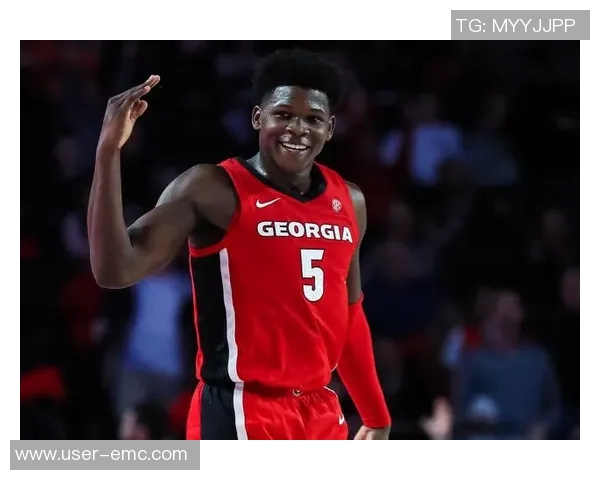 爱德华兹揭秘麦丹比赛时激情四溢的防守表现与平日高冷形象的反差 爱德华兹揭秘麦丹比赛时激情四溢的防守表现与平日高冷形象的反差